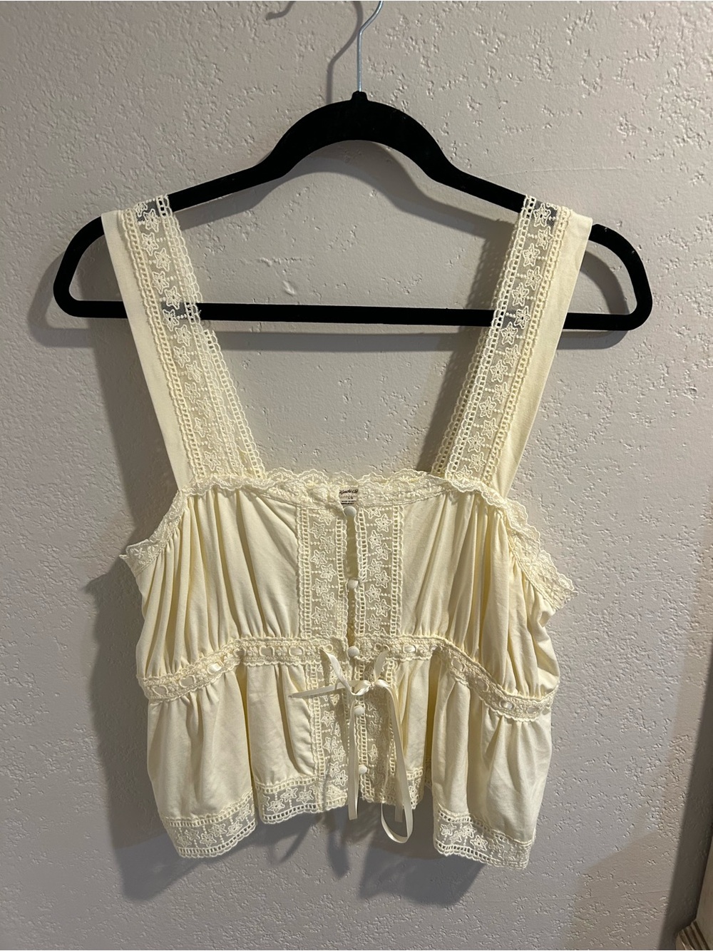 Kimchi Blue Cream Lace-Trim Ruffled Camisole